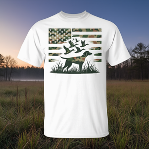 Camiseta Juvenil con Diseño de Camuflaje, Bandera Americana y Perro Cazador de Patos, Personalizable - Product Image 3