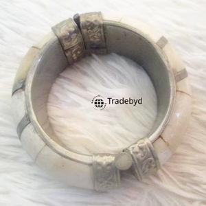 Brazalete con Incrustaciones de Hueso, Calidad Premium, Regalo Unisex, Accesorios de Lujo Hechos a Mano para Tiendas Boutique, Tradebyd - Product Image 1