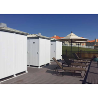 Vestiaire extérieur traditionnel en bois imperméable pour piscine avec compartiments privés