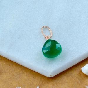 Colgante de Piedra Preciosa de Ónix Verde en Forma de Lágrima, Piedra Natural Verde Intenso, Chapado en Oro Rosa, Joyería Artesanal - Product Image 1