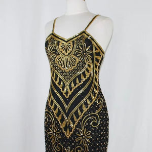 Robe de soirée de cocktail longue à volants, sans manches, à sequins et à broderies florales noires antistatiques pour les événements - Product Image 1