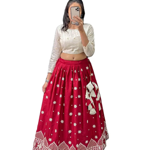 Lehenga en pur coton avec de lourds glands faits à la main broderie traditionnelle travail Choli Viscose matériel glands faits à la main embellis - Product Image 1
