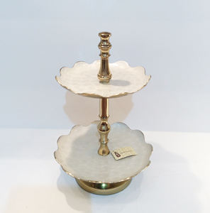 Vantage Brass Shiny Polish Fancy Venta caliente Esmalte Recorte Patrón Martillado Estilo moderno Fancy 2 Tier Cake Stand Metal 2 Tier Stand - Product Image 4