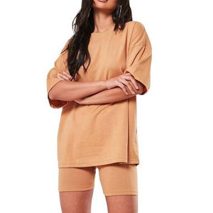 Vêtements d'été surdimensionnés prêts à être expédiés avec logo personnalisé pour femmes t-shirts et ensemble de t-shirts en coton doux et de polyester - Product Image 3