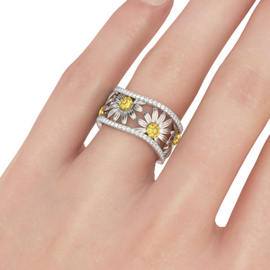 แหวนเงินแท้ชุบโรเดียมรูปดอกเดซี่ งานแฮนด์เมดจาก Jeulia สำหรับผู้หญิง - Product Image 4