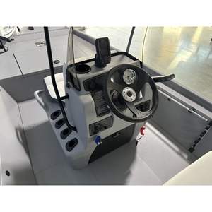 Bateaux à moteur Tracker Classic CC 2026, coque en aluminium - Product Image 1