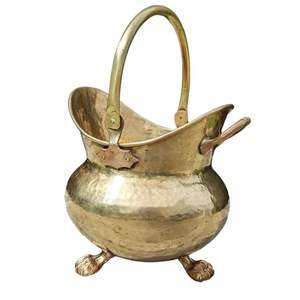 Seau à charbon en laiton de style antique avec poignée incurvée et finition vintage parfait pour la décoration classique de la cheminée et le stockage des cendres - Product Image 6