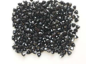 Spinelle noir naturel en vrac, coupe trillion de 3,5 mm, pierre précieuse en vrac de la meilleure qualité pour la fabrication de bijoux - Product Image 2