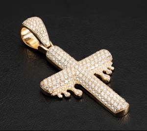 จี้รูปกางเขนแบบหยดน้ำชุบทองคำขาว 14K สไตล์ฮิปฮอปสุดเท่ ประดับด้วยเพชรโมอิสซาไนต์ทรงปรินเซสคัทคุณภาพสูงบนตัวเรือนเงินแท้ 925 - Product Image 3
