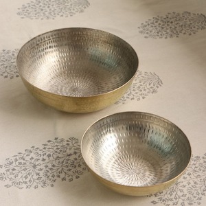 Cuenco para servir de latón hecho a mano con diseño tradicional para bodas indias, comedor en casa y presentación de comida étnica - Product Image 3