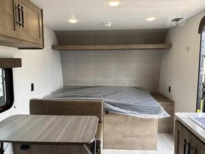 Camping-car PALOMINO PUMA 337BH 2025 d'occasion en excellent état, grande capacité, à vendre - Product Image 3