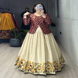 ผ้าไหมแจ็คการ์ดทอจากอินเดีย - Product Image 1