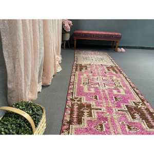 Tapis vintage 2,7 x 11,4 pieds, tapis turc, tapis à carreaux roses - Product Image 5