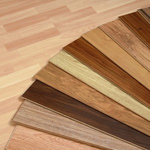 Tablón de vinilo SPC ecológico personalizado, superficie lisa de PVC, suelo de núcleo rígido con clic de grano de madera para uso en exteriores, absorbente de sonido - Product Image 6