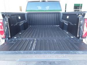 Camioneta Tacoma 4WD TRD Off Road Híbrida FWD Usada 2023 - Product Image 2