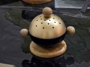 Durable Eco-Friendly Arabic Acacia Wood Inlay & Iron <b>Bakhoor</b> <b>Burner</b> for Home Ambience Ramadan Eid Special - Product Image 2