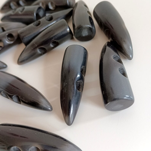 Broches de Cuerno Natural Hechos a Mano, Duraderos y Ecológicos, Cierres Modernos para Abrigos, Hechos en India por SANIYA HANDICRAFT - Product Image 3