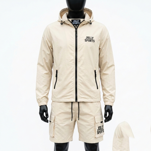 Conjunto Corto de Chaqueta Cortavientos para Hombre, 155 GSM, Poliéster Taslon, Color Arena, con Capucha y Paneles Cargo, Logotipo Personalizado - Product Image 1