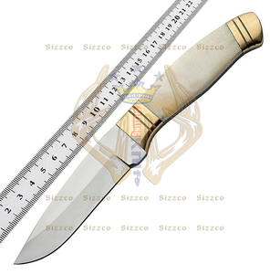 Cuchillo desollador de acero inoxidable hecho a mano Sizzco con mango de hueso de camello y Clip de latón Hermoso diseño OEM para caza Camping - Product Image 2