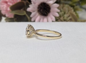 Anillo de Compromiso de Moissanita de 1/2ct para Mujer, Elegante y Sencillo, en Plata de Ley S925 con Baño de Rodio - Product Image 5