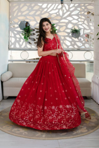 Lehenga choli rouge avec broderie florale et dupatta, ensemble ethnique en gros pour les fêtes et les mariages en vrac. - Product Image 3