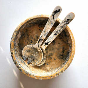 Bol à salade en résine effet marbre fait main, vaisselle de table avec cuillère, design marbre, bol de service en résine fait main pour salade - Product Image 3