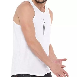 ล่าสุดโรงงานจัดหาโดยตรงสไตล์โลโก้ที่กําหนดเองผ้านุ่มสบายสําหรับยิมออกกําลังกายแขนกุดกล้ามเนื้อผู้ชายเสื้อกล้าม - Product Image 2