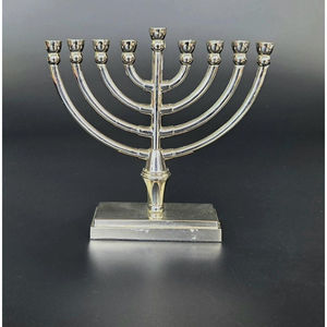 Design attrayant 7 branches en laiton Menorah bougeoir finition dorée candélabre pour Hanoukka et décor à la maison centre de Table - Product Image 3