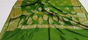 Collection de vêtements ethniques de créateurs, présentant des saris tissés à la main exquis et des créations en soie artificielle de qualité supérieure pour une allure traditionnelle élégante - Product Image 3