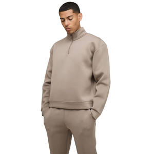 Conjunto Deportivo Personalizado para Hombre con Media Cremallera en Felpa Beige con Sudadera de Corte Estructurado y Pantalones Deportivos Ajustados, Venta al por Mayor de Marca Privada - Product Image 3