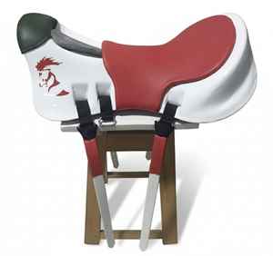 Silla de Montar Inglesa BLUHORSE con Cuero Sintético, Armazón de Fibra, Herrajes Niquelados, Diseño Duradero - Product Image 1