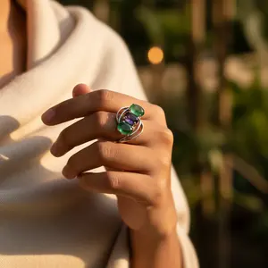 Bague en argent 925 avec pierres précieuses pour femmes, ornée d'émeraude et de saphir - Product Image 1