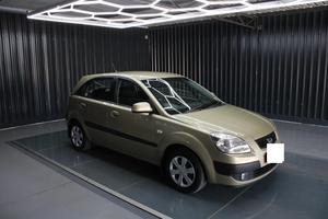 KIA RIO 1.4 4 portes d'occasion 2005 (conduite à gauche/droite) - Product Image 2