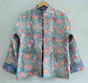 Chaqueta de Mujer de Algodón Hecha a Mano en India, Reversible, Acolchada, con Estampado Floral Bohemio, Ecológica, para Invierno - Product Image 2