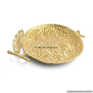 Bol en métal robuste de forme ronde poli miroir brillant de couleur argentée avec base de designer unique plaquée or de haute qualité avec cuillère - Product Image 3