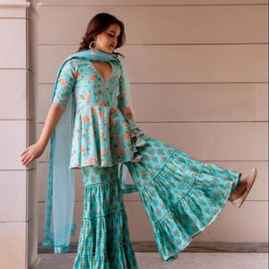 ชุดชาราราผ้าฝ้ายพิมพ์ลายด้วยมือแบบซันฮารี ชวาวี พร้อมผ้าคลุมไหล่เนื้อนุ่ม - Product Image 1