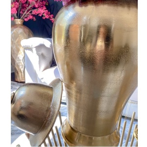 Élégant vase à fleurs en aluminium et en métal fait à la main Style design côtier de qualité supérieure pour la décoration intérieure et la table - Product Image 3