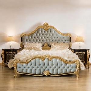 กรอบเตียงไม้มะฮอกกานีขนาดกลางศตวรรษที่ทันสมัยผ้าหุ้มเบาะสีฟ้าและใบไม้สีทองที่ทนทานแกะสลักด้วยมือเป็นมิตรกับสิ่งแวดล้อม - Product Image 1