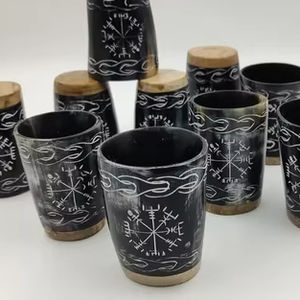 Vaso de chupito de cuerno natural puro hecho a mano, elegante vaso de chupito de cuerno para decoración moderna de bares, diseño tribal a precio económico. - Product Image 5