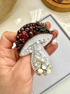 Broches con cuentas Broche de diseñador hecho a mano. Accesorios de alta calidad. Broche de diseño único. El mejor regalo para baby shower. - Product Image 4