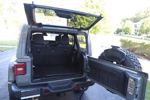 Wranglers Rubicons 392 4WD 2023 Bien Inspeccionados, SUV Todoterreno con Motor V-8 de 6.4 Litros, Altamente Equipado, Vehículo Sin Modificar con Certificación CE - Product Image 6