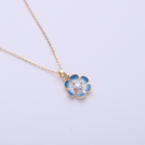 Colgante Floral de Esmalte Azul con Diamante Cultivado en Laboratorio Certificado por IGI en Oro Amarillo/Blanco y Rosa de 14K con Engaste Solitario - Product Image 4
