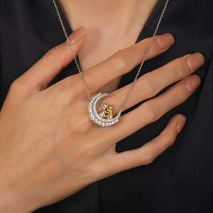 จีลูเลีย ลูน่า แอสตร้า สร้อยคอเพชรสองสีรูปแมวและมุกพระจันทร์ - Product Image 5
