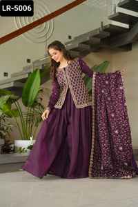 ชุดอินเดียแบบดั้งเดิม Fendy กับลูกปัดที่อุดมไปด้วยปักทำงานชุด Sharara กับเลื่อมและปัก zari งาน dupatta - Product Image 2