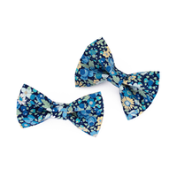 Vente en gros personnalisée Fleurs bleues Chien Noeud papillon Accessoire floral pour animaux de compagnie pour colliers Laisses Harnais
