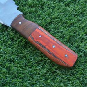 Cuchillo de Caza Galway Grove Hecho a Mano en Acero de Damasco, Punta de Clip, Borde Plano, Mango de Madera de 13 Pulgadas, Funda de Cuero Fino de Grado Industrial - Product Image 5