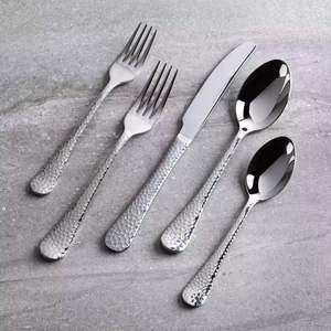 Juego de Cubiertos de Acero Inoxidable de Diseño Moderno, Acabado Martillado, Apto para Lavavajillas, Sostenible, Juego de Cuchillo, Tenedor, Cuchara y Cucharón - Product Image 1
