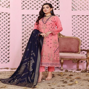 Costumes 3 pièces de pelouse en viscose pakistanaise de marque supérieure pour adultes costumes d'hiver de marque originale brodés Bin Hameed pour filles - Product Image 4