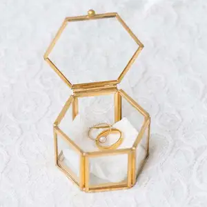 Fancy Helder Aantrekkelijk Glas Metalen Ringdoos Klein Formaat Hexagon Vorm Sieraden Opbergdoos 4 Hot Selling Groothandelsprijs Gouden