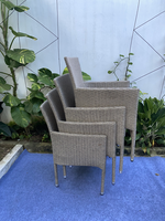 Ensemble de meubles de jardin et de cuisine d'extérieur modernes avec 1 table et 4 chaises empilables en osier, durables et imperméables, fabriqués au Vietnam